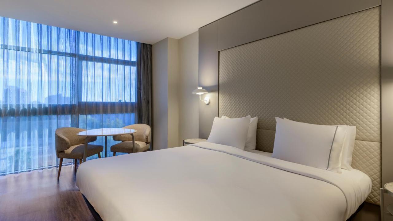 Ac Hotel Som By Marriott L'Hospitalet de Llobregat Exterior photo