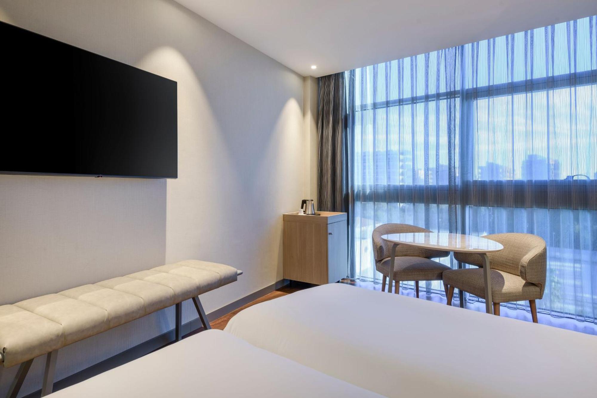 Ac Hotel Som By Marriott L'Hospitalet de Llobregat Exterior photo