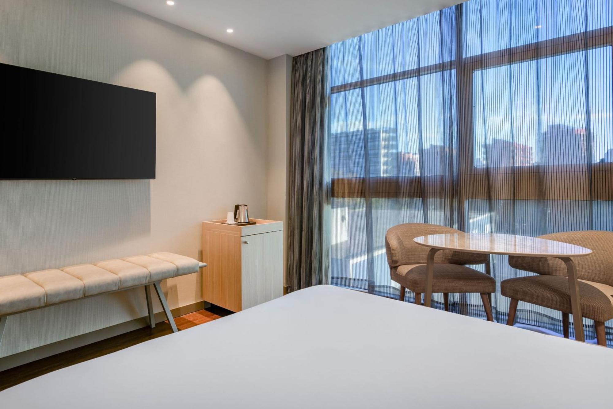 Ac Hotel Som By Marriott L'Hospitalet de Llobregat Exterior photo