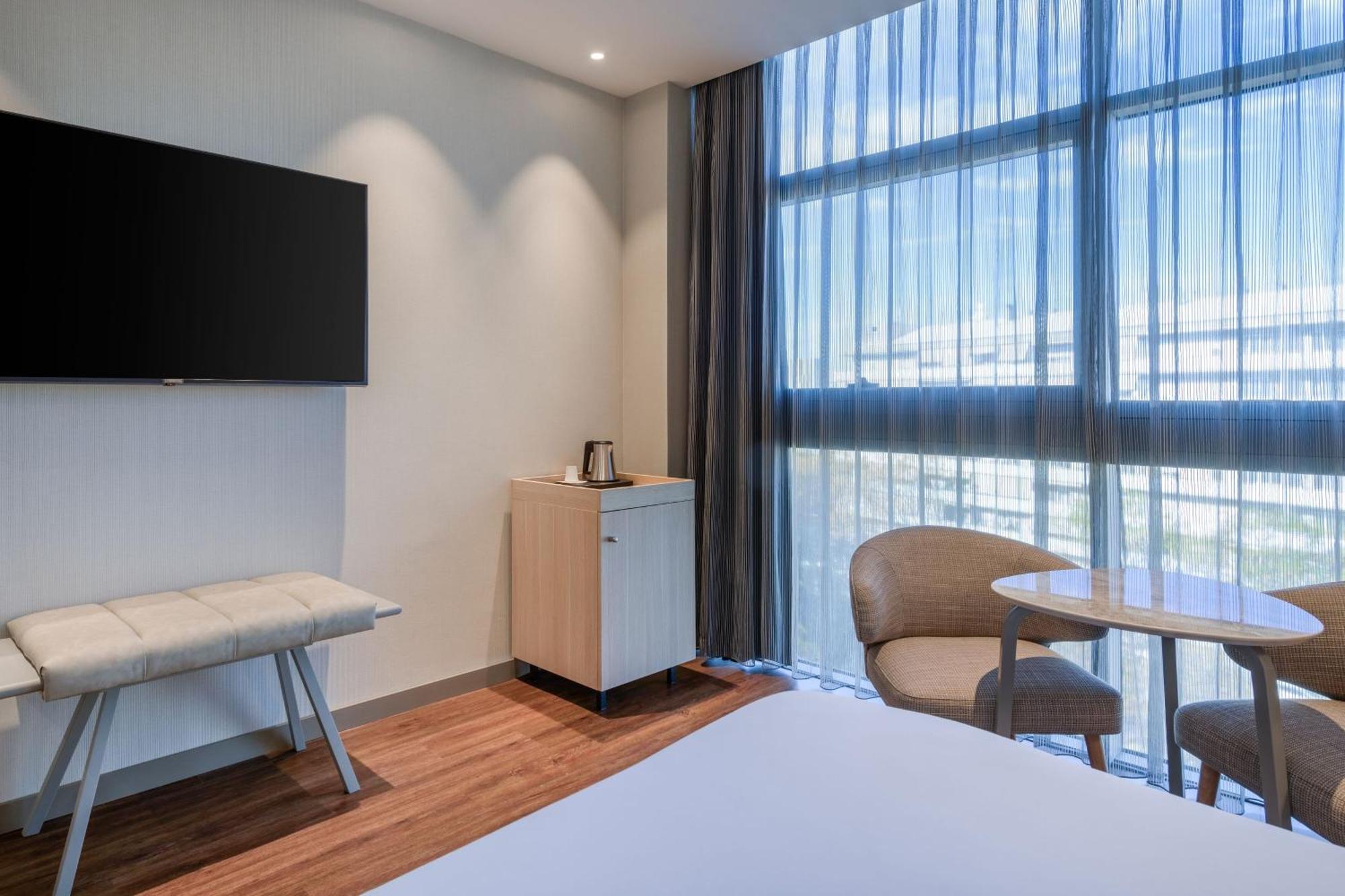 Ac Hotel Som By Marriott L'Hospitalet de Llobregat Exterior photo