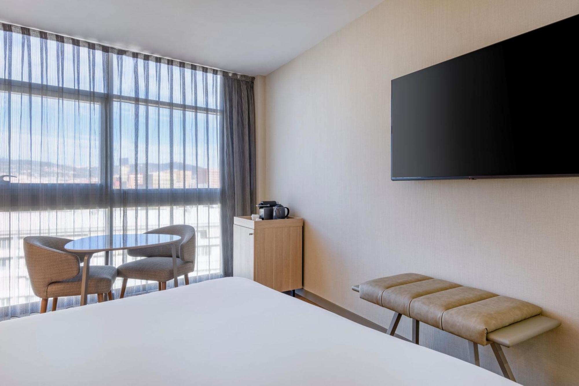 Ac Hotel Som By Marriott L'Hospitalet de Llobregat Exterior photo