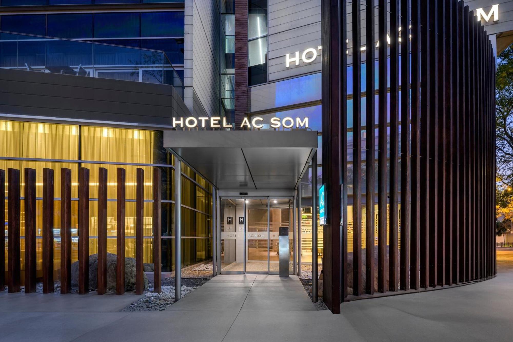 Ac Hotel Som By Marriott L'Hospitalet de Llobregat Exterior photo