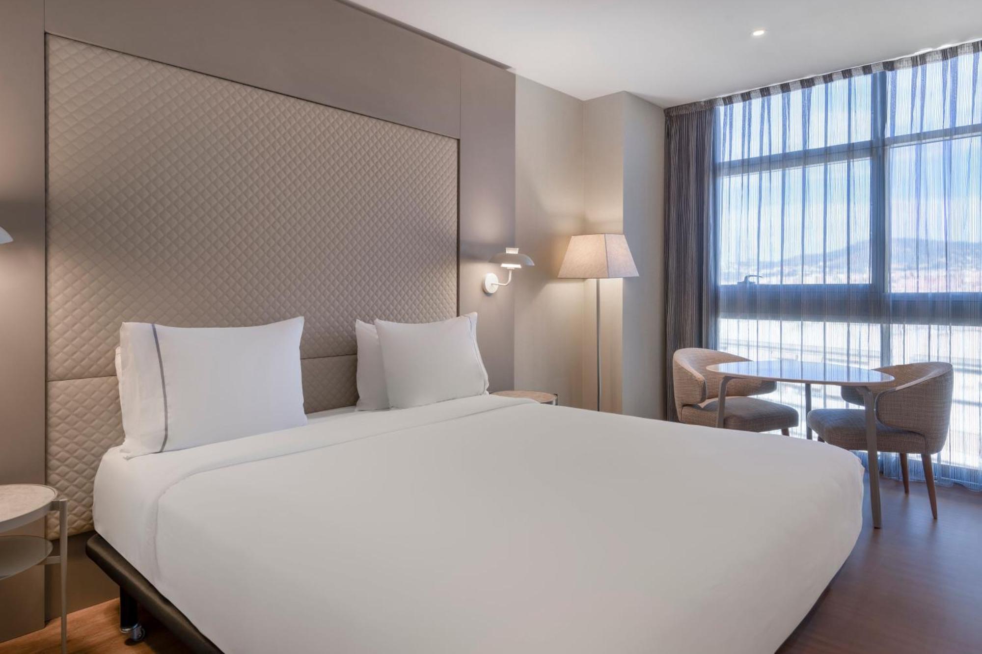 Ac Hotel Som By Marriott L'Hospitalet de Llobregat Exterior photo