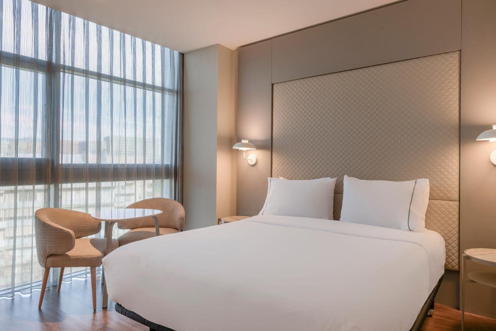 Ac Hotel Som By Marriott L'Hospitalet de Llobregat Exterior photo
