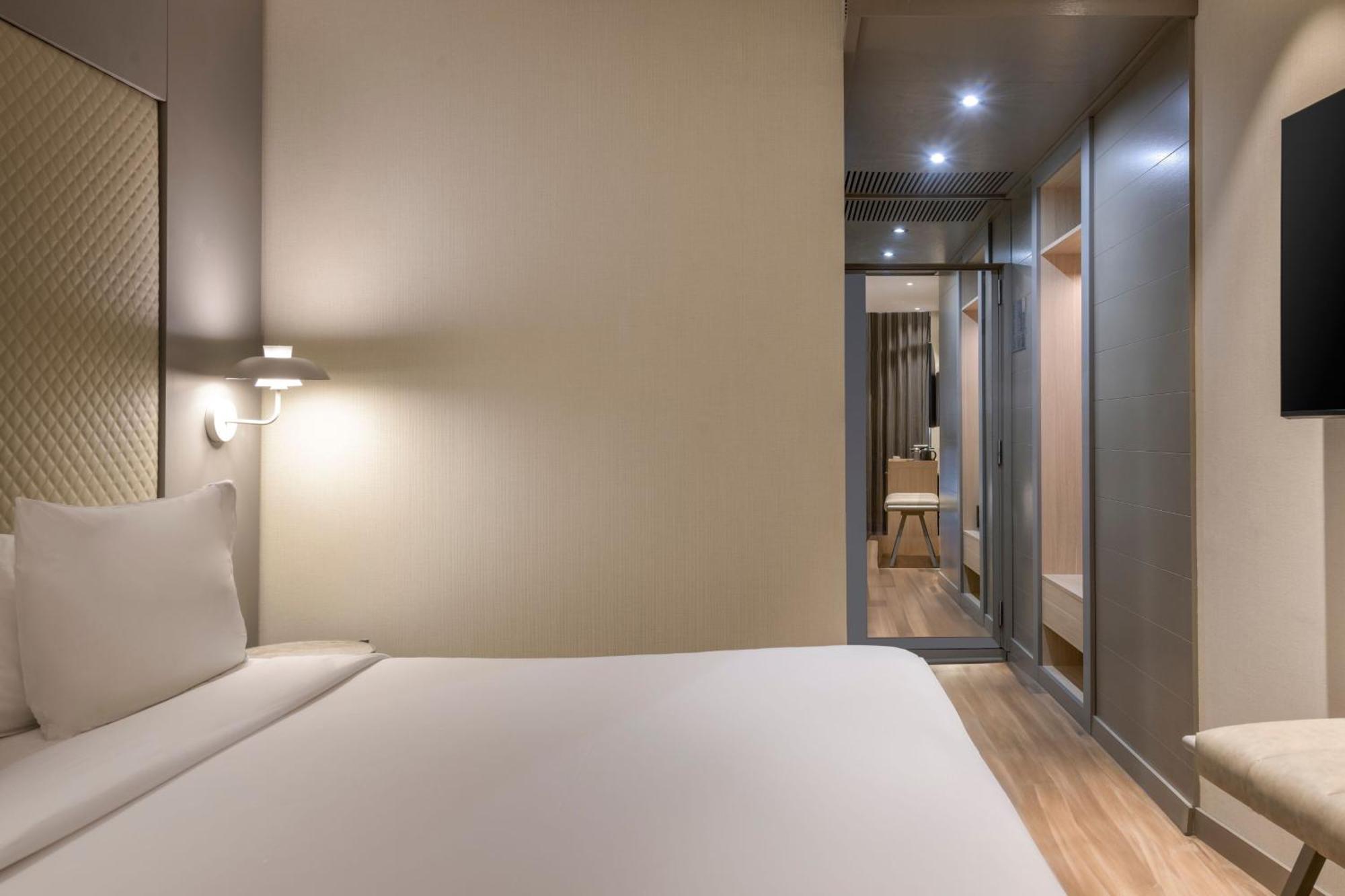 Ac Hotel Som By Marriott L'Hospitalet de Llobregat Exterior photo
